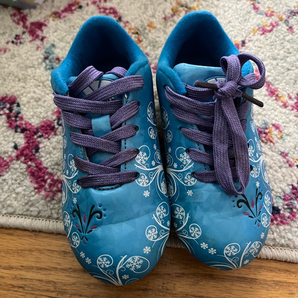 Little girl vizani soccer cleats